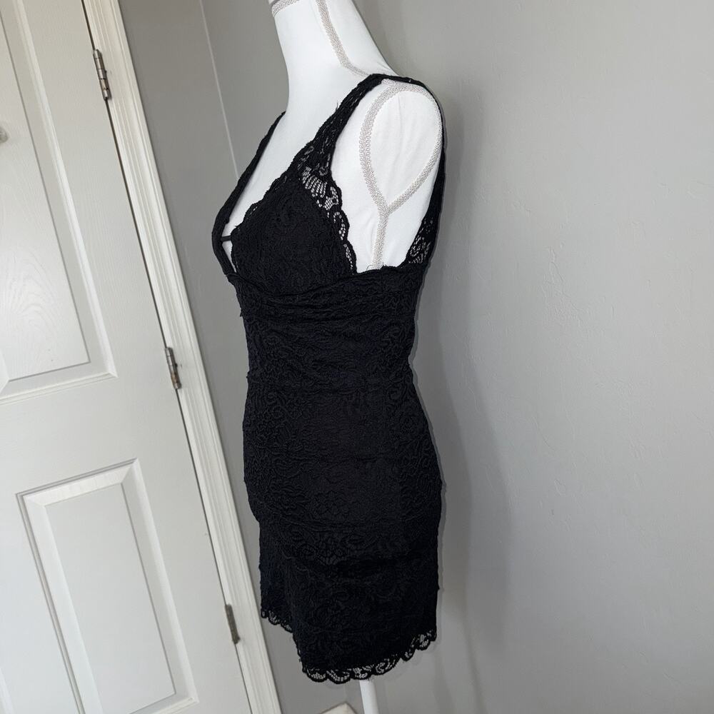 bebe Woman’s Black Lace Mini Bodycon Dress Deep V-neck Size M Sleeveless LBD - Picture 3 of 8